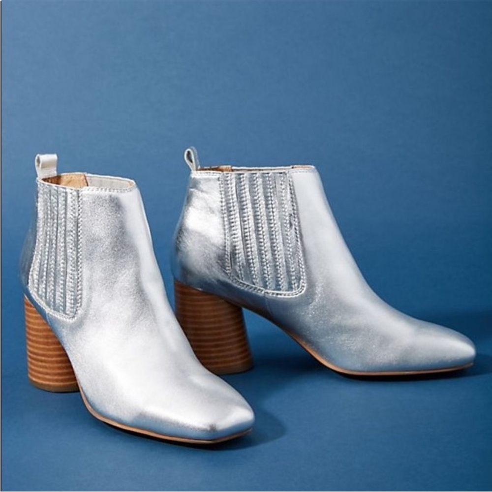 Anthro Silent D Metallic Silver Ankle Booties Size 40 Leather Block Heel Booties